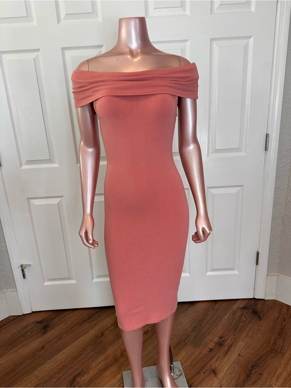 Heart & Hips Off-the-Shoulder Midi Dress | Dusty Rose | Size M | A-1829 - Picture 4 of 10